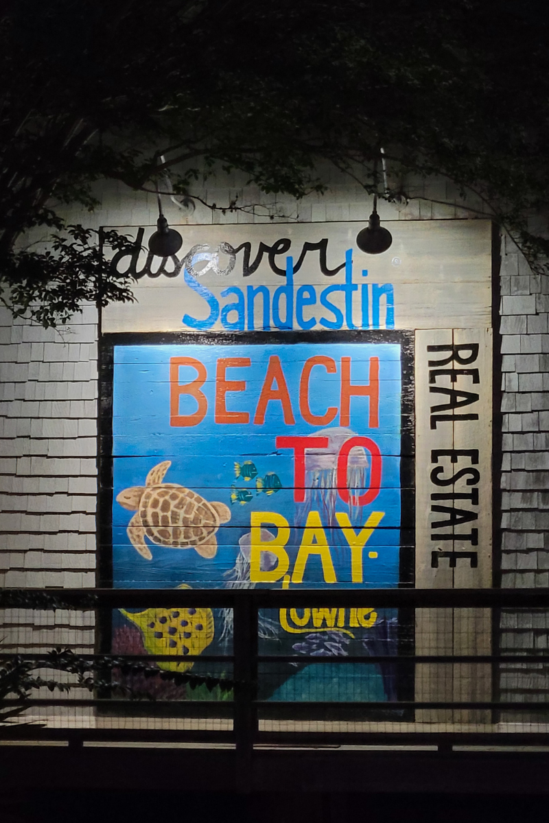 mural at The Village of Baytowne Wharf